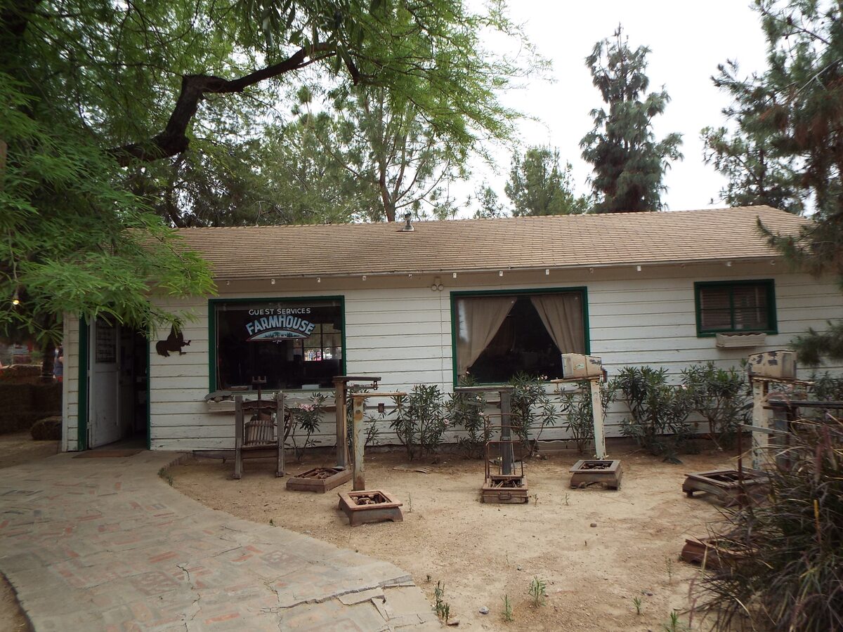 Schnepf Farms guest-services farmhouse in 2017, at the venue listed for November Family Market dates